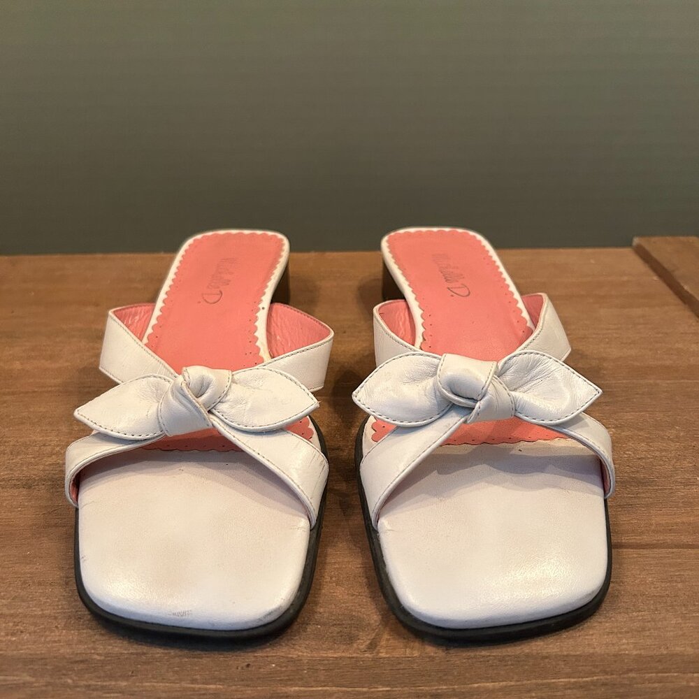 Michelle D. Womens White Bow Slip On 1.25" Heel Sandals Size 7.5M